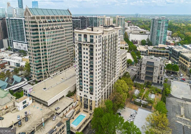 Listing Photo 4 - Condo for sale in building located at 3040 Peachtree Rd, Atlanta, GA 30305 - Unit #613