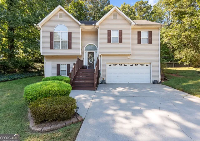 Photo 1 of Single family home for sale at 220 Lost Lake Trl, Villa Rica, GA 30180 | MLS# 10869934 | Listing updated on 2026-10-26