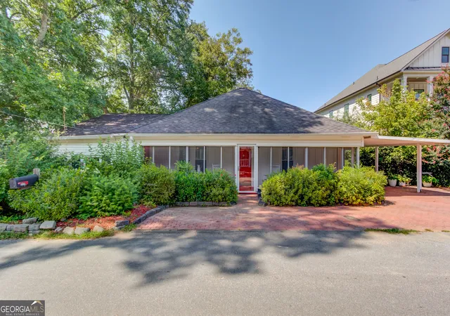 Photo 1 of Single family home for sale at 220 New St, Buford, GA 30518 | MLS# 10834430 | Listing updated on 2026-09-10