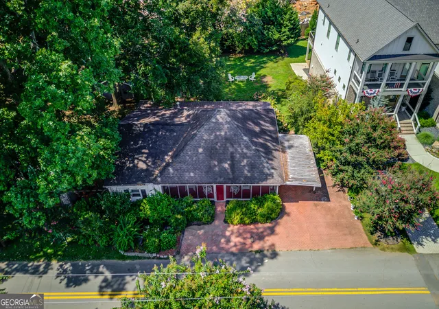 Photo 2 of Single family home for sale at 220 New St, Buford, GA 30518 | MLS# 10834430 | Listing updated on 2026-09-10