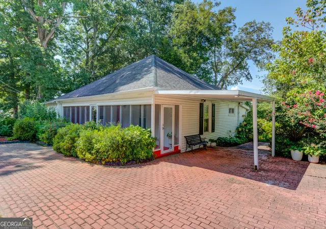 Photo 3 of Single family home for sale at 220 New St, Buford, GA 30518 | MLS# 10834430 | Listing updated on 2026-09-10