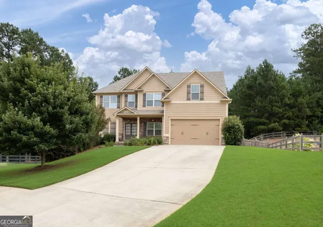 Photo 2 of Sale Pending at 60 Amberlily Ct, Dallas, GA 30132 | MLS# 10820386 | Listing updated on 2026-08-17
