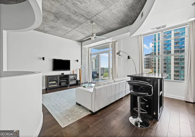 Listing Photo 1 - Condo for sale in building located at 250 Pharr Rd Ne, Atlanta, GA 30305 - Unit #1304