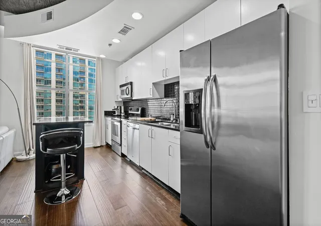 Photo 4 of Condo for sale at 250 Pharr Rd Ne #1304, Atlanta, GA 30305 | MLS# 10830512 | Listing updated on 2026-09-04