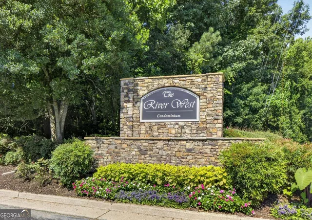 2nd image of 4252 River Grn Dr Nw, Atlanta, GA 30327