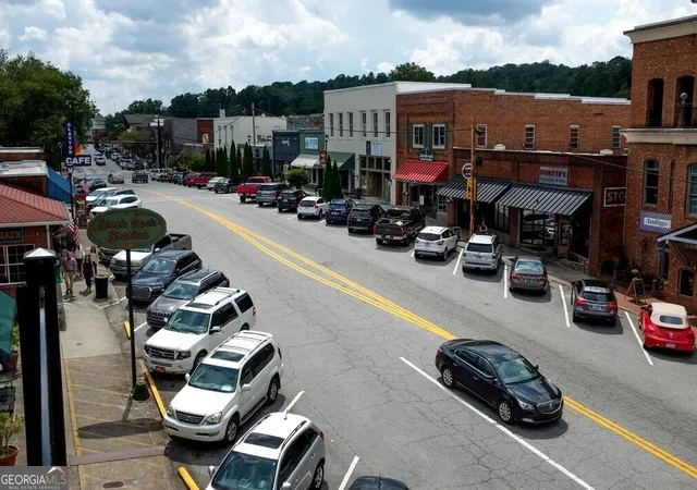 3rd image of 2 Raven Ridge Rd, Clayton, GA 30525 | MLS# 10215908