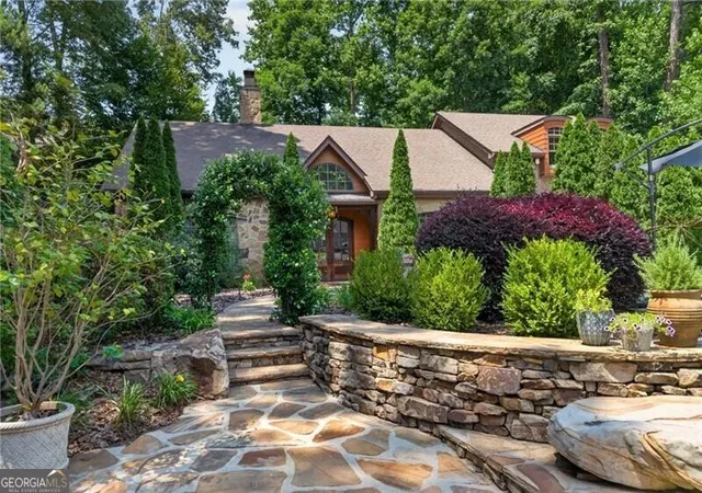 Photo 3 of Single family home for sale at 625 Willeo Rd, Roswell, GA 30075 | MLS# 10786013 | Listing updated on 2026-07-25