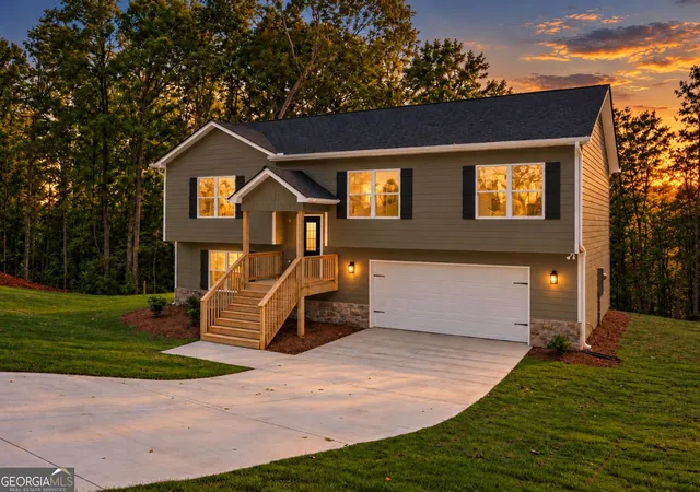 Photo 1 of Single family home for sale at 284 Stonington Dr, Mount Airy, GA 30563 | MLS# 10873999 | Listing updated on 2026-10-30