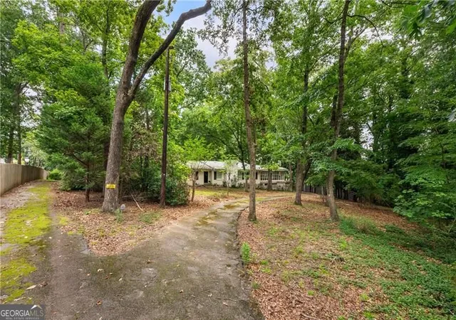 Photo 2 of Single family home for sale at 4715 Ridgeview Rd, Atlanta, GA 30338 | MLS# 10826528 | Listing updated on 2026-08-28