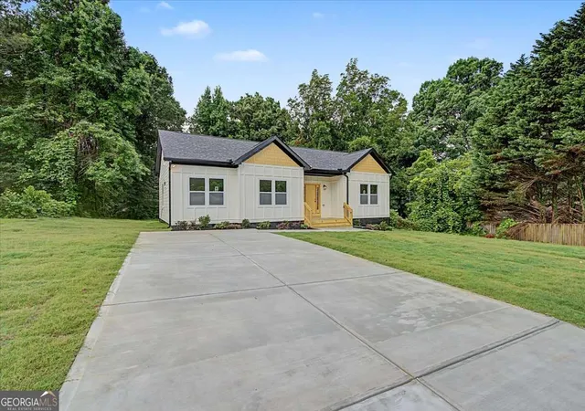 Photo 2 of Single family home for sale at 4621 Ashmore Dr, Forest Park, GA 30297 | MLS# 10791448 | Listing updated on 2026-10-19