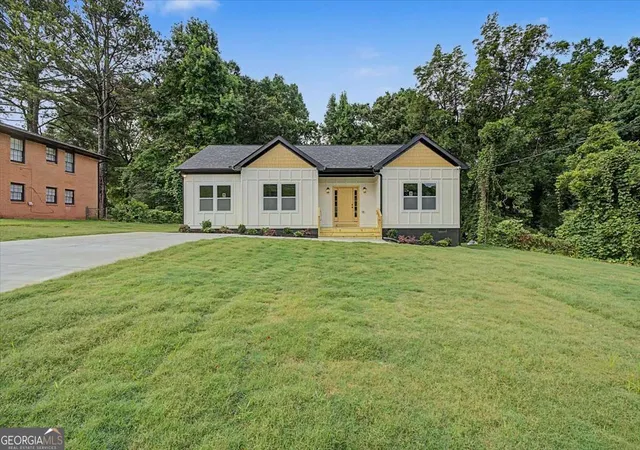 Photo 3 of Single family home for sale at 4621 Ashmore Dr, Forest Park, GA 30297 | MLS# 10791448 | Listing updated on 2026-10-19