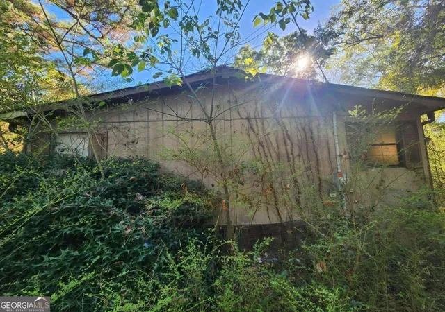Photo 4 of Sale Pending at 2281 Carr Rd Ne, Conyers, GA 30012 | MLS# 10395432 | Listing updated on 2026-09-11