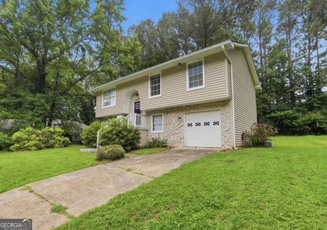 Photo 3 of Sale Pending at 4305 Old Lake Dr, Decatur, GA 30034 | MLS# 10781529 | Listing updated on 2026-08-31