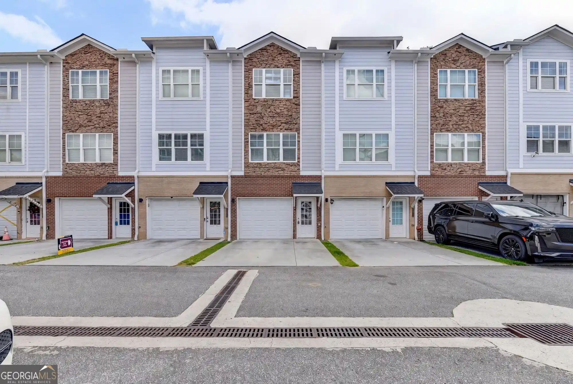 Photo 1 of Townhouse for sale at 2017 Ocean Dr Nw, Atlanta, GA 30318 | MLS# 10870446 | Listing updated on 2026-10-23