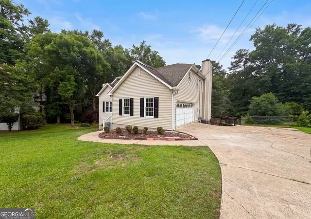 Photo 3 of Single family home for sale at 3162 Oak Leaf Ct Sw, Marietta, GA 30064 | MLS# 10787884 | Listing updated on 2026-08-23