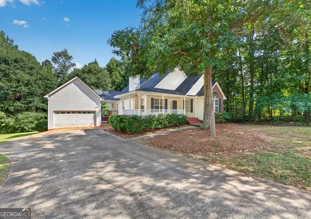 2nd image of 165 Irwin Dr, Mcdonough, GA 30252 | MLS# 10830782