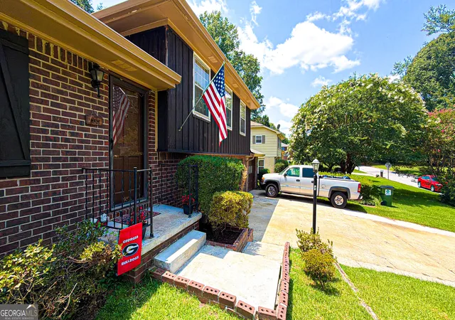 3rd image of 665 Georgia Ave, Fayetteville, GA 30214 | MLS# 10816981