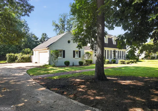 Photo 2 of Single family home for sale at 2210 E Doublegate Dr, Albany, GA 31721 | MLS# 10831239 | Listing updated on 2026-09-09