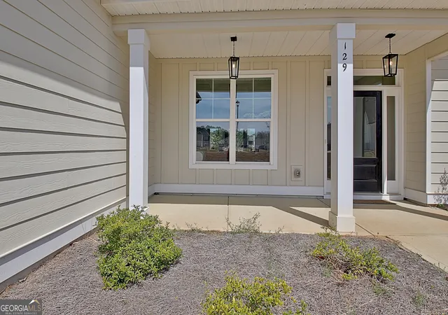 Photo 3 of Single family home for sale at 129 Rutland Ct, Senoia, GA 30276 | MLS# 10695179 | Listing updated on 2026-03-26