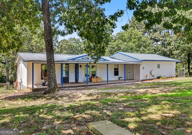 Photo 3 of Sale Pending at 824 Fairview Farm Cir, Lavonia, GA 30553 | MLS# 10827393 | Listing updated on 2026-09-30
