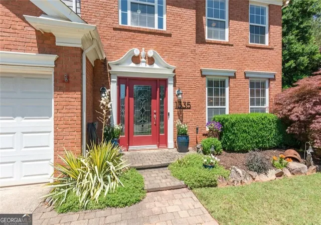 Photo 2 of Single family home for sale at 1335 Lyndhurst Way, Roswell, GA 30075 | MLS# 10832295 | Listing updated on 2026-09-08