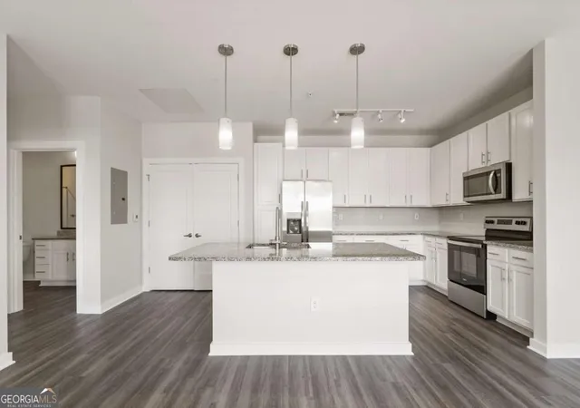 Listing Photo 2 - Condo for sale in building located at 134 Childs St, Athens, GA 30601 - Unit #B203