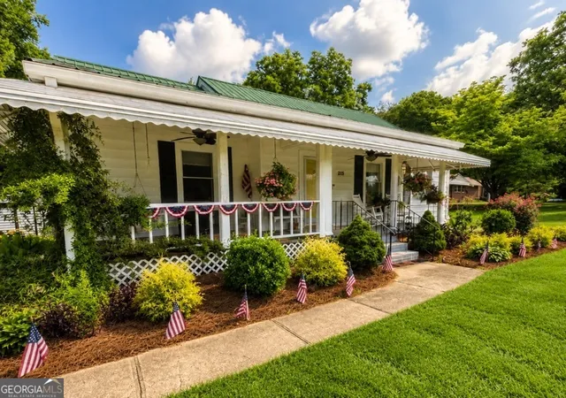 1st image of 215 Tallapoosa St W, Bremen, GA 30110 | MLS# 10804196