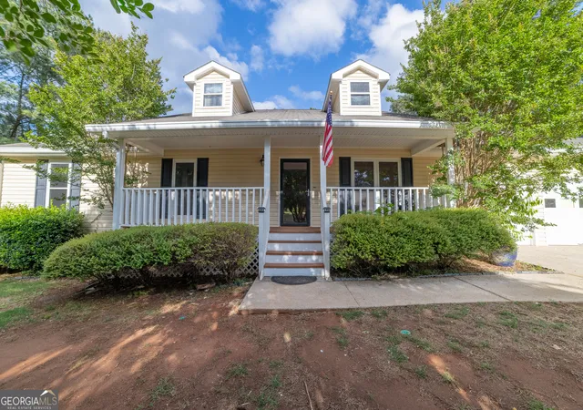 Photo 3 of Single family home for sale at 136 Crk Side Dr, Mcdonough, GA 30252 | MLS# 10756553 | Listing updated on 2026-09-17