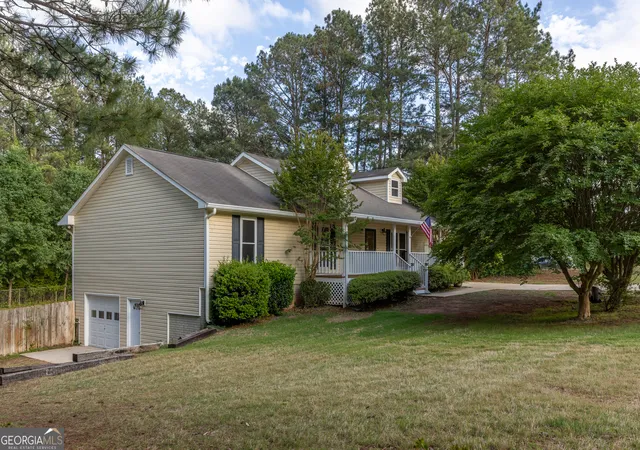 Photo 4 of Single family home for sale at 136 Crk Side Dr, Mcdonough, GA 30252 | MLS# 10756553 | Listing updated on 2026-09-17