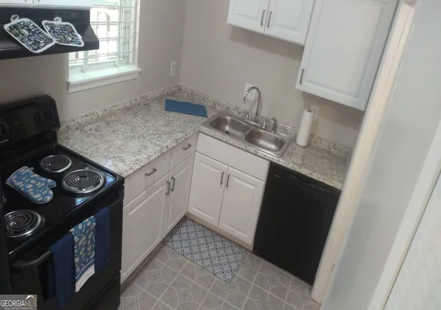 Listing Photo 3 - Condo for sale in building located at 4701 Flt Shls 42a Rd, Union City, GA 30291 - Unit #42A