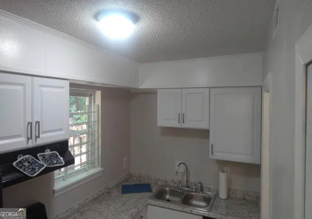 Listing Photo 4 - Condo for sale in building located at 4701 Flt Shls 42a Rd, Union City, GA 30291 - Unit #42A
