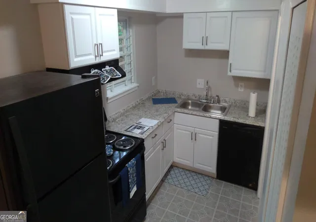 Listing Photo 5 - Condo for sale in building located at 4701 Flt Shls 42a Rd, Union City, GA 30291 - Unit #42A