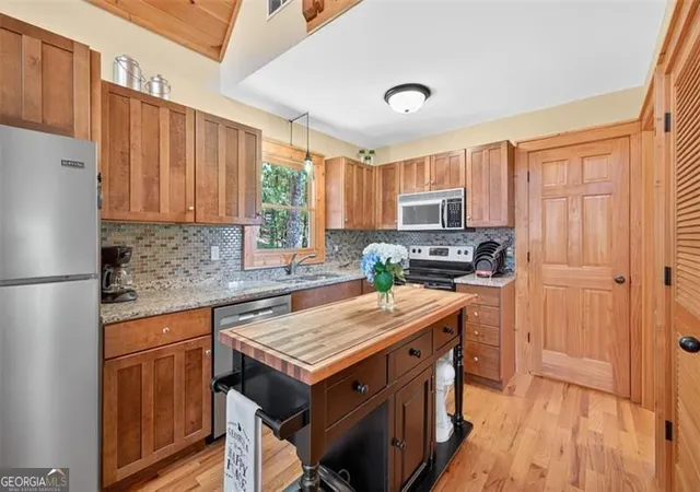 Photo 4 of Single family home for sale at 727 Bonanza Ln, Tiger, GA 30576 | MLS# 10826923 | Listing updated on 2026-09-04