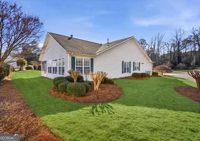 Photo 3 of Single family home for sale at 301 Singing Brk Ln, Mcdonough, GA 30253 | MLS# 10677023 | Listing updated on 2026-08-17