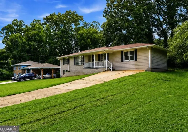 Photo 2 of Sale Pending at 2881 Treadway Dr, Decatur, GA 30034 | MLS# 10832841 | Listing updated on 2026-09-11