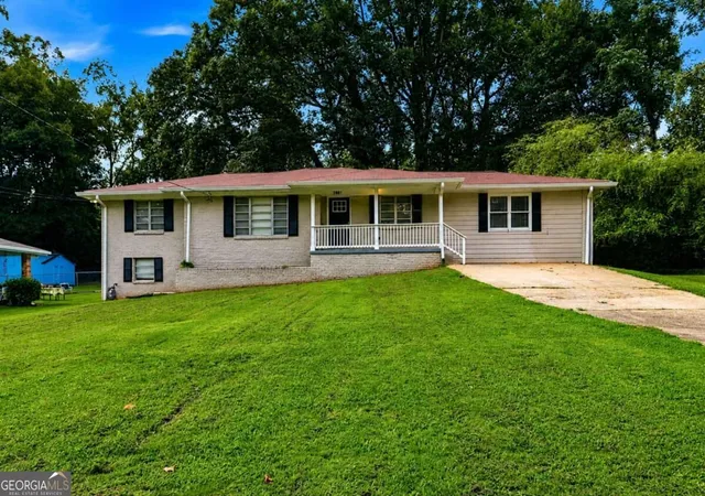 Photo 3 of Sale Pending at 2881 Treadway Dr, Decatur, GA 30034 | MLS# 10832841 | Listing updated on 2026-09-11