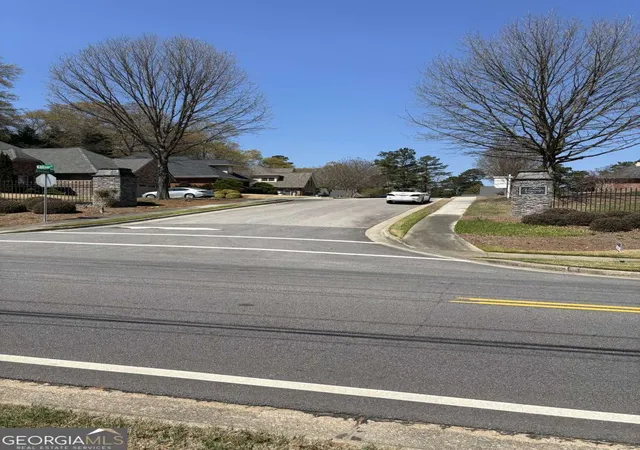 3rd image of 329 Vinings Walk Nw, Gainesville, GA 30501 | MLS# 10716745