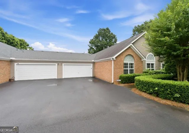 Photo 3 of Condo for sale at 2235 Orchard Pl, Roswell, GA 30076 | MLS# 10812678 | Listing updated on 2026-09-18