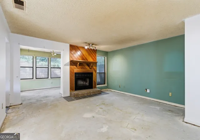 Listing Photo 4 - Condo for sale in building located at 1980 Variations Dr NE, Atlanta, GA 30329