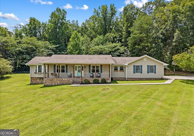 1st image of 323 Sw Lower Dug Gap Rd, Dalton, GA 30720 | MLS# 10818102