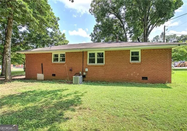 Photo 4 of Single family home for sale at 7 West Dr, Cartersville, GA 30120 | MLS# 10821268 | Listing updated on 2026-10-08
