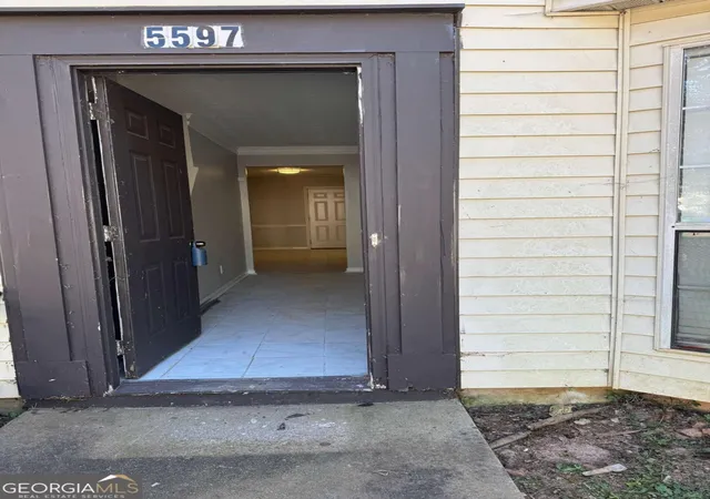 2nd image of 5597 Stonington Trace Pkwy, Stone Mountain, GA 30087 | MLS# 10783450