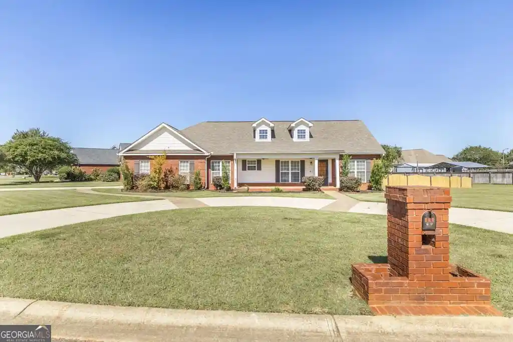 Photo 1 of Single family home for sale at 256 Ellicott Dr, Warner Robins, GA 31088 | MLS# 10870686 | Listing updated on 2026-10-21