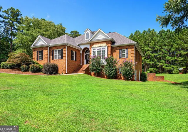 Photo 3 of Single family home for sale at 685 Melody Ln, Hartwell, GA 30643 | MLS# 10813901 | Listing updated on 2026-09-19