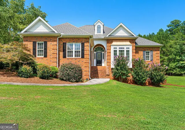 Photo 3 of Single family home for sale at 685 Melody Ln, Hartwell, GA 30643 | MLS# 10813901 | Listing updated on 2026-10-04
