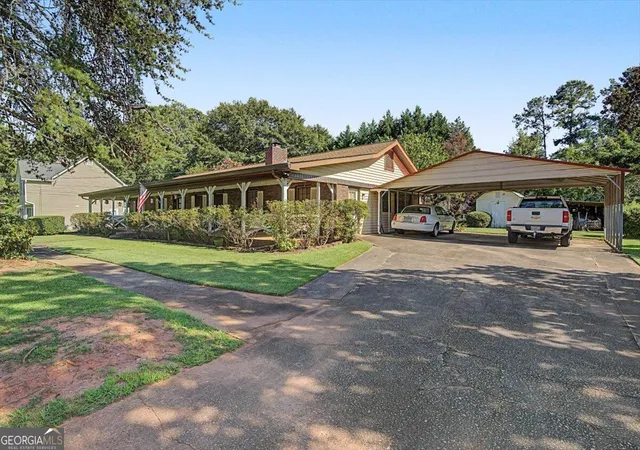 Photo 2 of Single family home for sale at 6198 N Summers, Douglasville, GA 30135 | MLS# 10830493 | Listing updated on 2026-09-08