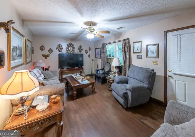 Photo 4 of Sale Pending at 526 Susan Dr, Villa Rica, GA 30180 | MLS# 10802400 | Listing updated on 2026-09-07