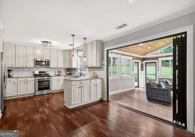 Photo 2 of Sale Pending at 505 Wyncourtney Dr, Sandy Springs, GA 30328 | MLS# 10782623 | Listing updated on 2026-09-09