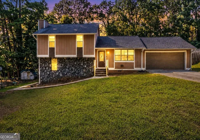 Photo 2 of Single family home for sale at 631 Brighton Dr Nw, Lawrenceville, GA 30043 | MLS# 10829021 | Listing updated on 2026-09-13