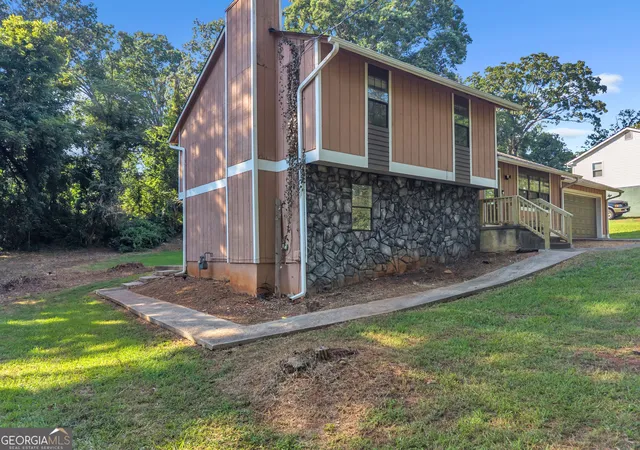 Photo 3 of Single family home for sale at 631 Brighton Dr Nw, Lawrenceville, GA 30043 | MLS# 10829021 | Listing updated on 2026-09-13